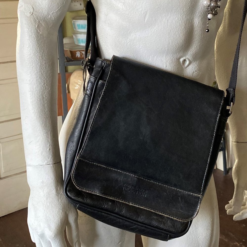 Kenneth Cole Reaction  crossbody